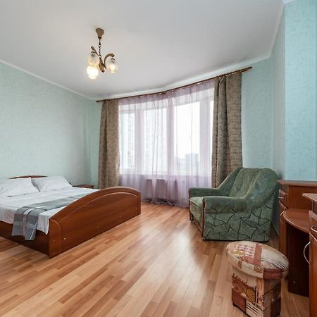 Комфортная Квартира На Метро Осокорки Kiev Extérieur photo
